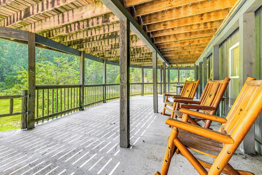 Strawberry Plains Cabin: Private Pond & Game Room!