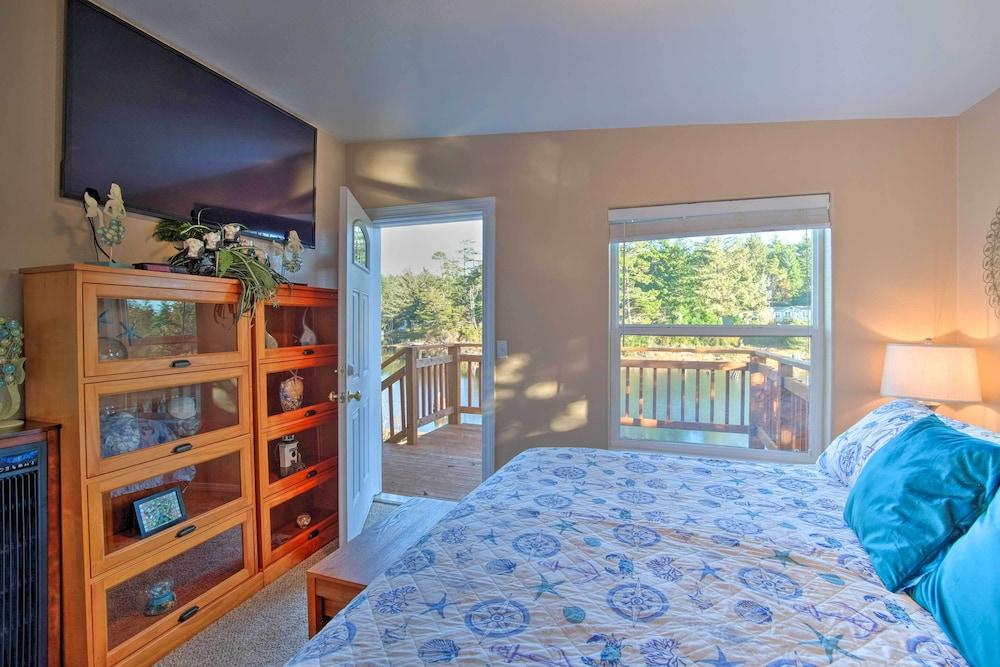 Waterfront North Bend Home: 9 Miles Into Town