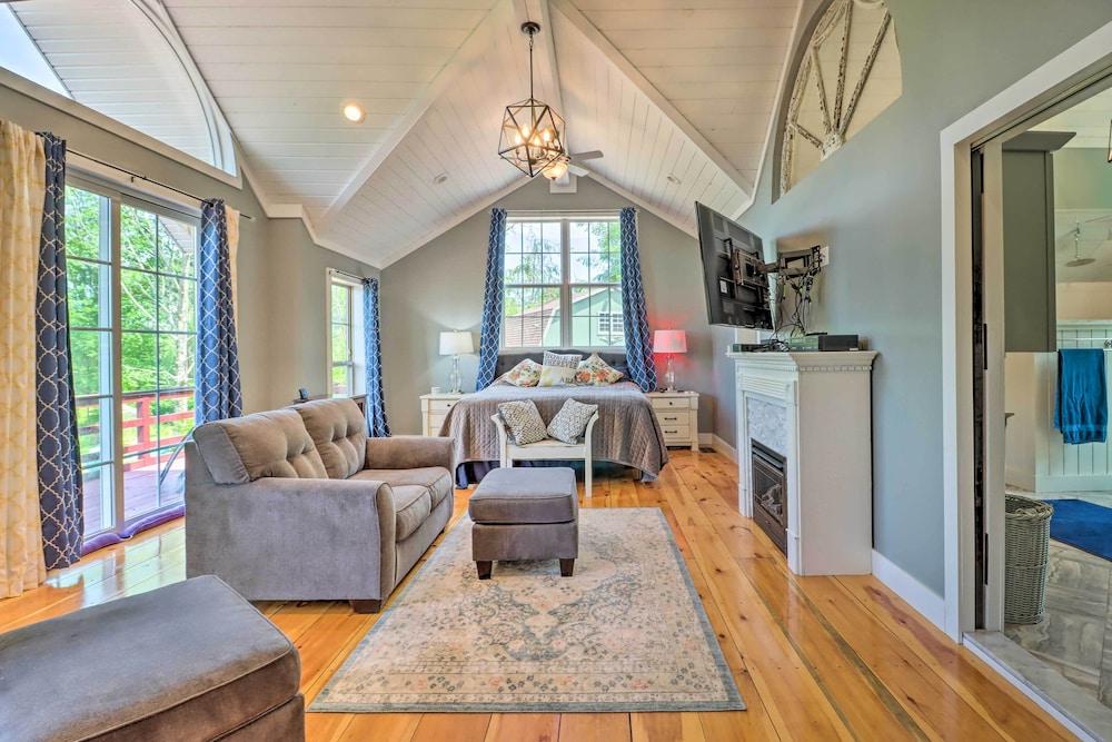 Private Dock & Kayak at Poconos Lake House