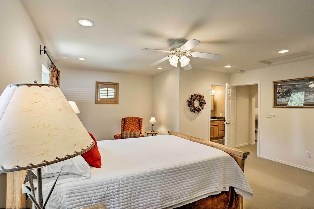 Cabin w/ Backyard Space - 1/2 Mi to Trinity Lake!