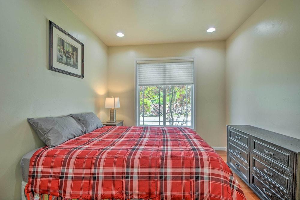 Charming Medford Getaway ~ 4 Miles to Downtown!