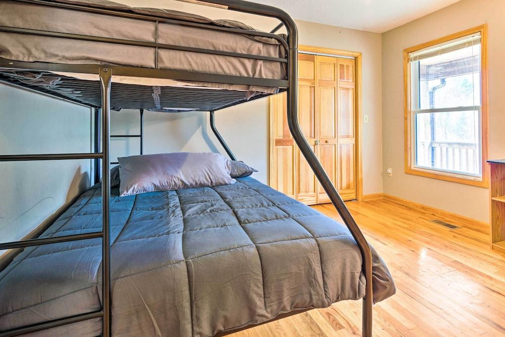 Fire Pit & Mtn Views: Charming Marion Cabin!