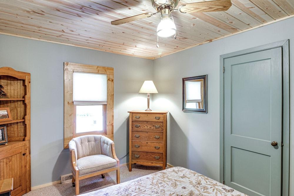 Large Home on Lake Edward w/ Deck & Fire Pit!