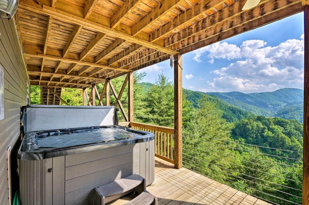 Private Blue Ridge Home w/ Hot Tub, Mountain Views