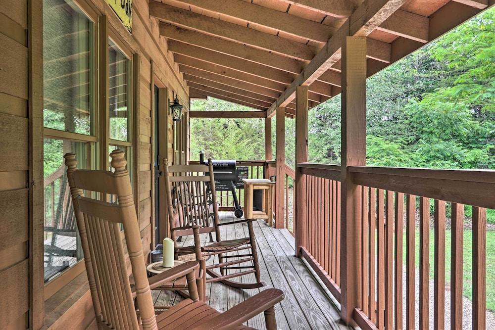 'the Moonshine' Cabin: Hot Tub, 3 Mi to Dollywood