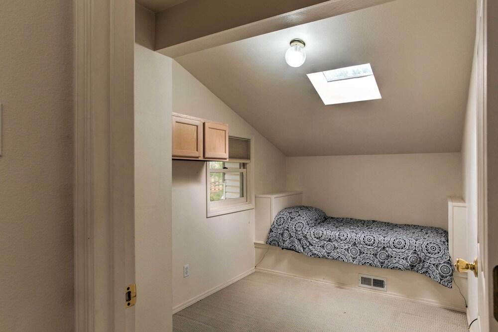 Spacious Hideaway in Ruidoso w/ Multi-level Deck!