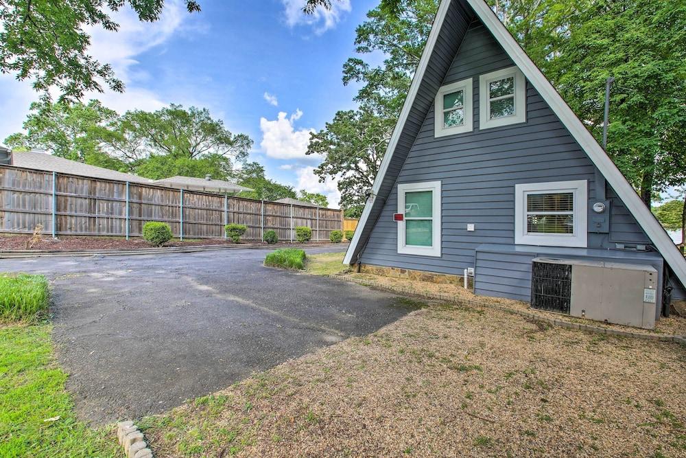 Deck, Boat Slip + Views: Lake Hamilton Cabin!
