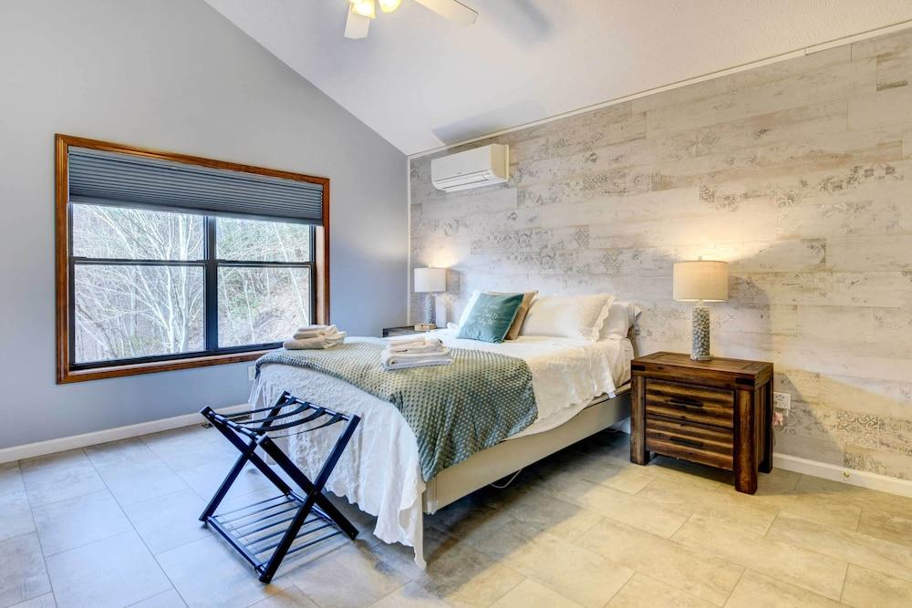 Stunning Maggie Valley Getaway w/ Decks, Fire Pit!