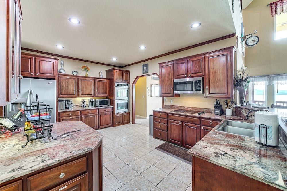 Waterfront Lake Eufaula Home: Multi-level Balcony