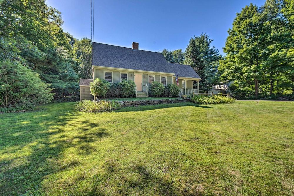 Charming Saco Home w/ Deck, 5 Mi to Beach!