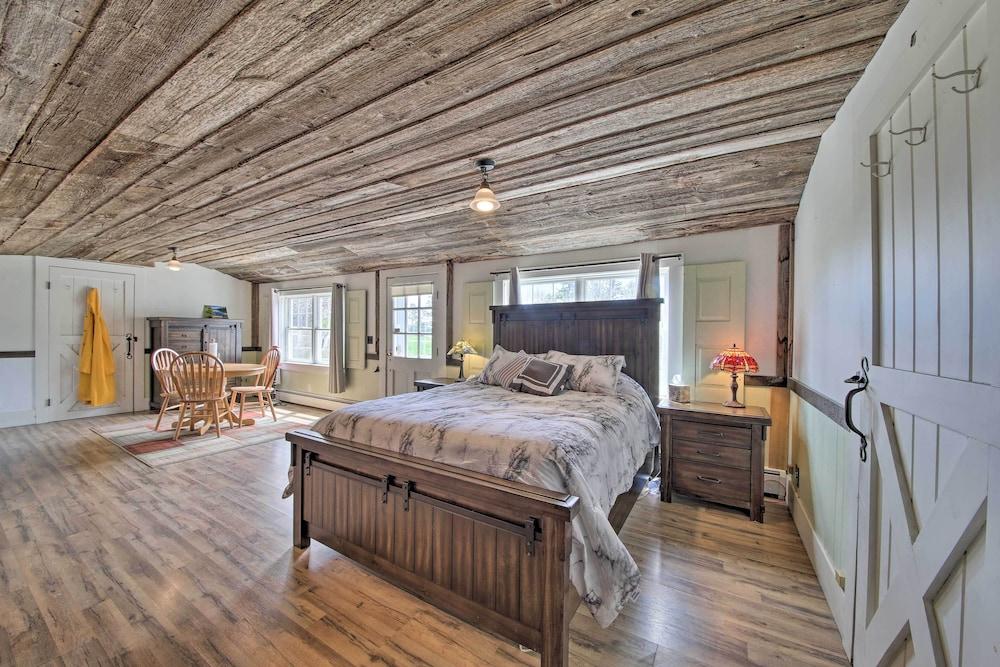 Cozy Colonial Home w/ Bay Access & Water View