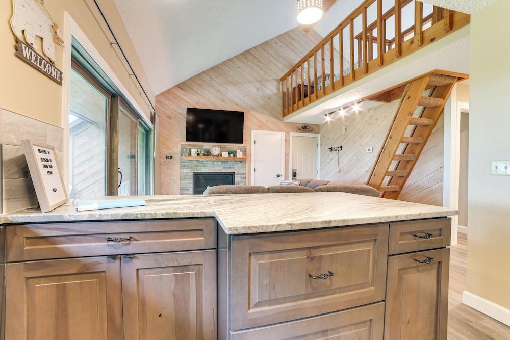 Bellaire Ski Condo: 1 Mi to Summit Mountain!