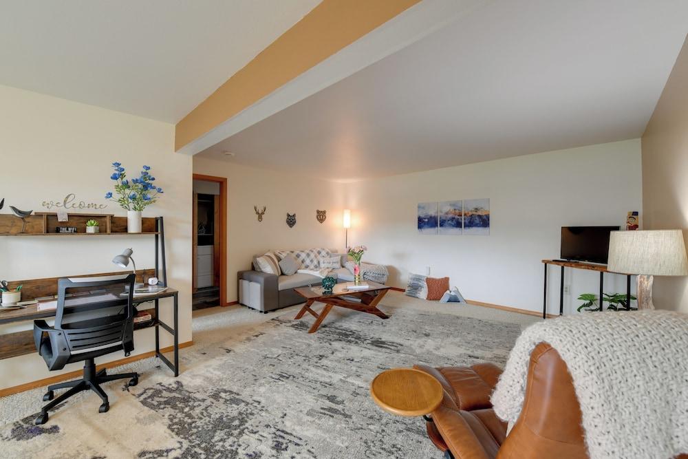 Juneau Apartment - Walk to Hiking & Breweries