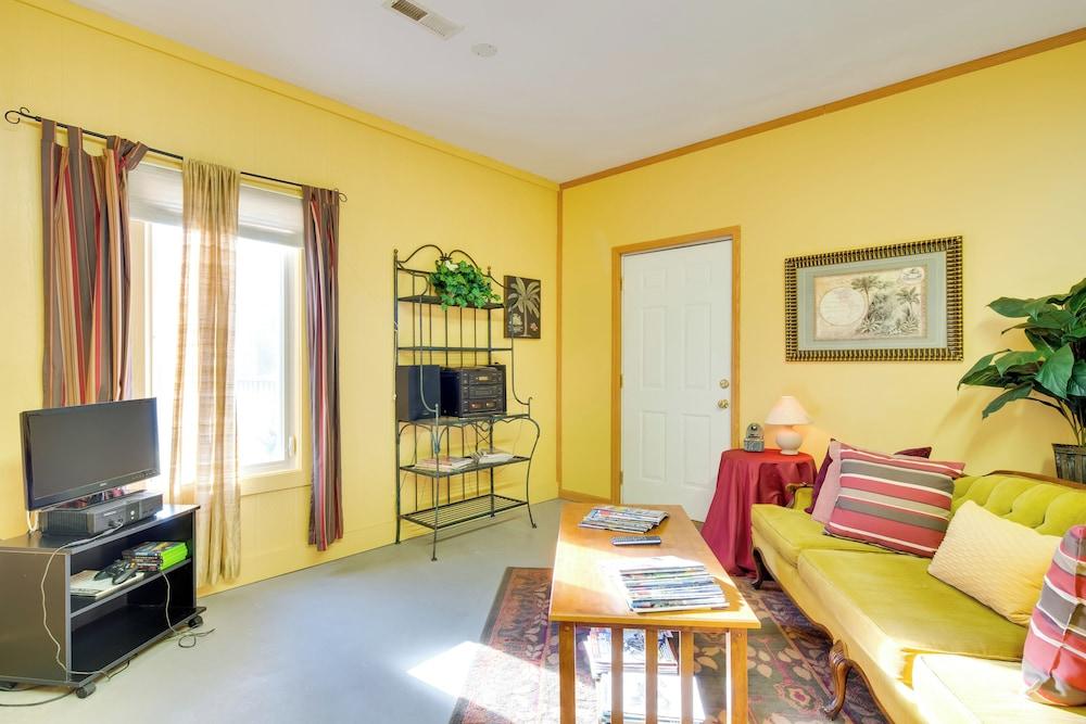 Peaceful Lake Lure Cabin w/ Fireplace!