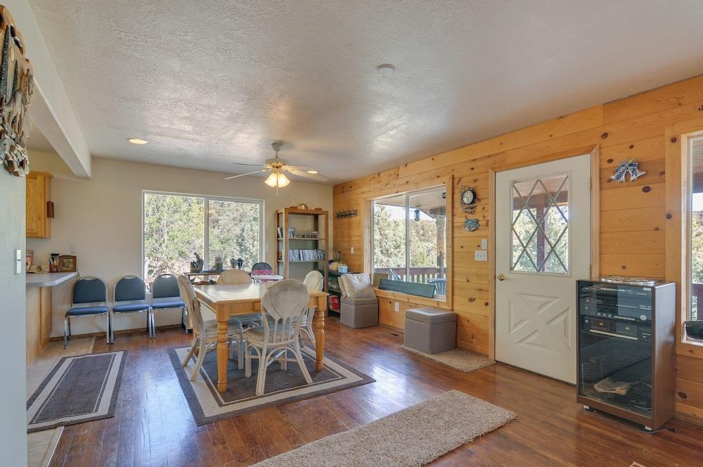 Alton Cabin w/ Deck ~ 2 Mi to Dixie Nat'l Forest!