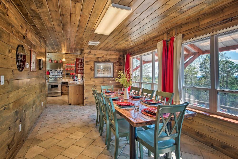 Broken Bow Mountaintop Home w/ Hot Tub!