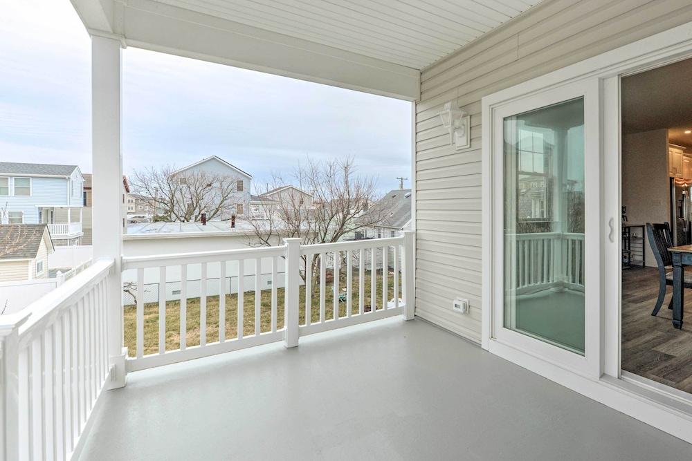 New Townhome < Half Mi to Beach!