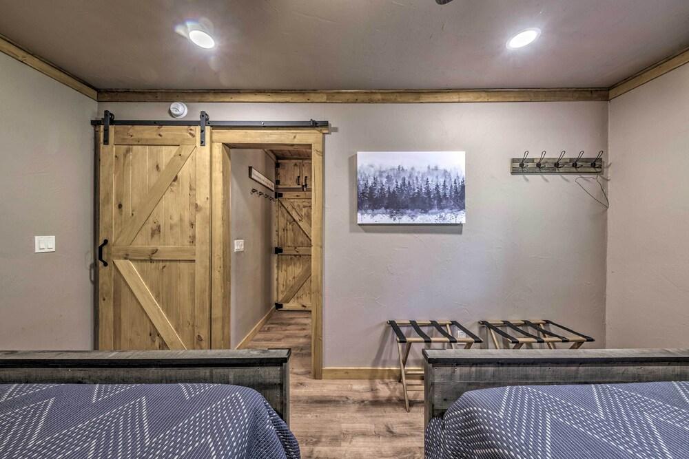 Ruidoso Cabin w/ Patio - Walk to Midtown!