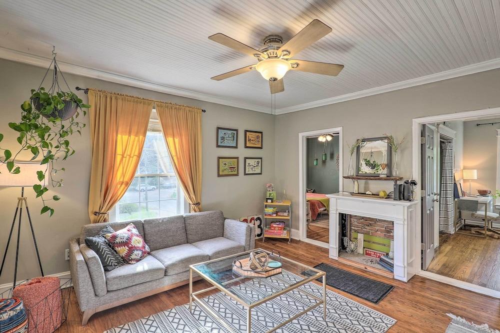 Stylish Woodfin Home w/ Backyard & Fire Pit