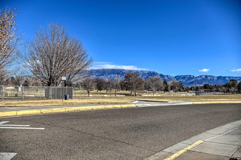 Vibrant ABQ Adobe Den: Mtn Views, Walk to Park!
