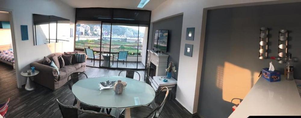 2 Bed Flat - Sleeps 7 - Pets - Pool - Parking