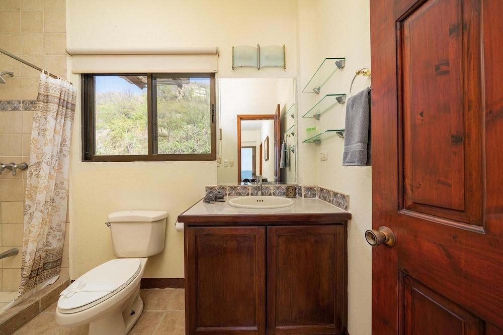 Oceanview Condo With Pool Near Playa Prieta 2BR - Vida de la Paz 4
