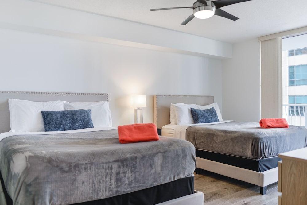 Great Condo at Brickell FreeParking Pool