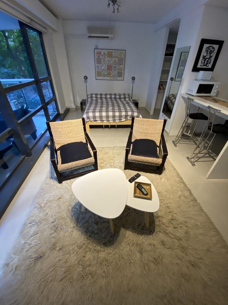 Deaf Twins 2B Botanico Super Calido