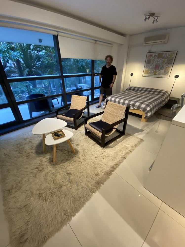 Deaf Twins 2B Botanico Super Calido