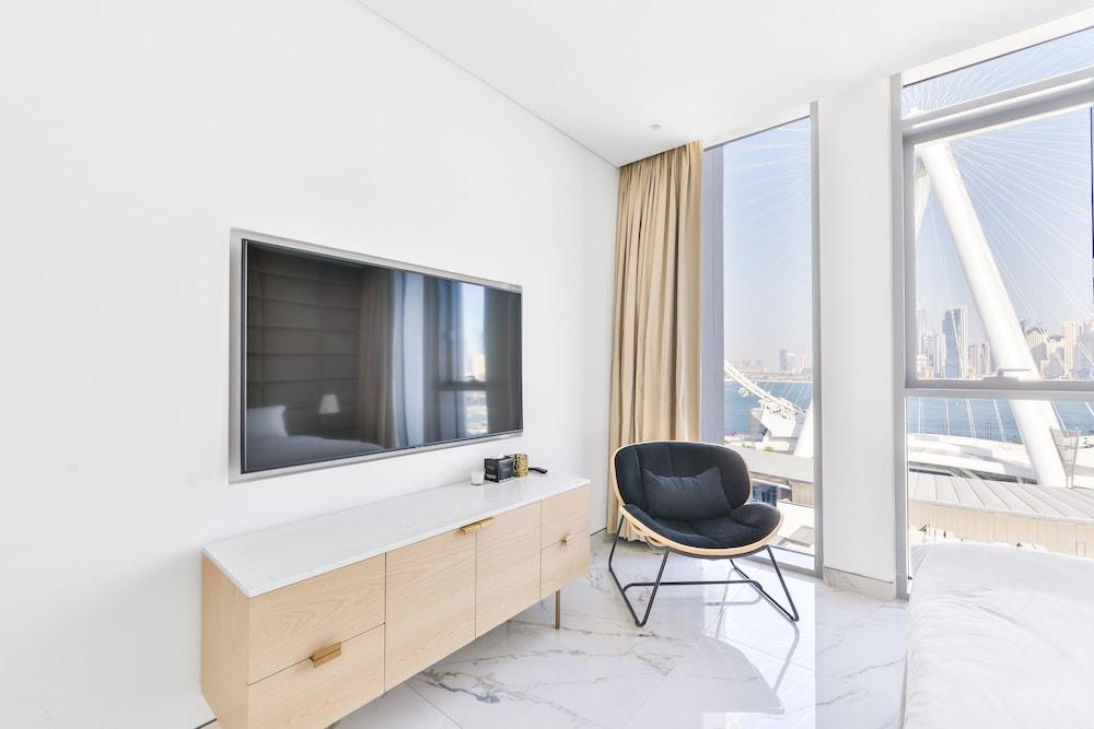 Stylish 2BR on Bluewaters Island