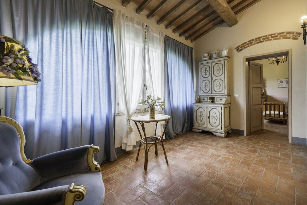 Leopolda in Selvarella pool and Wi-Fi