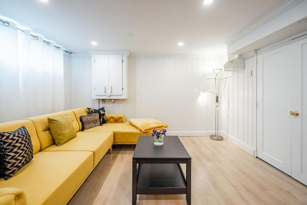 GLOBALSTAY Sunny Basement Brontë park