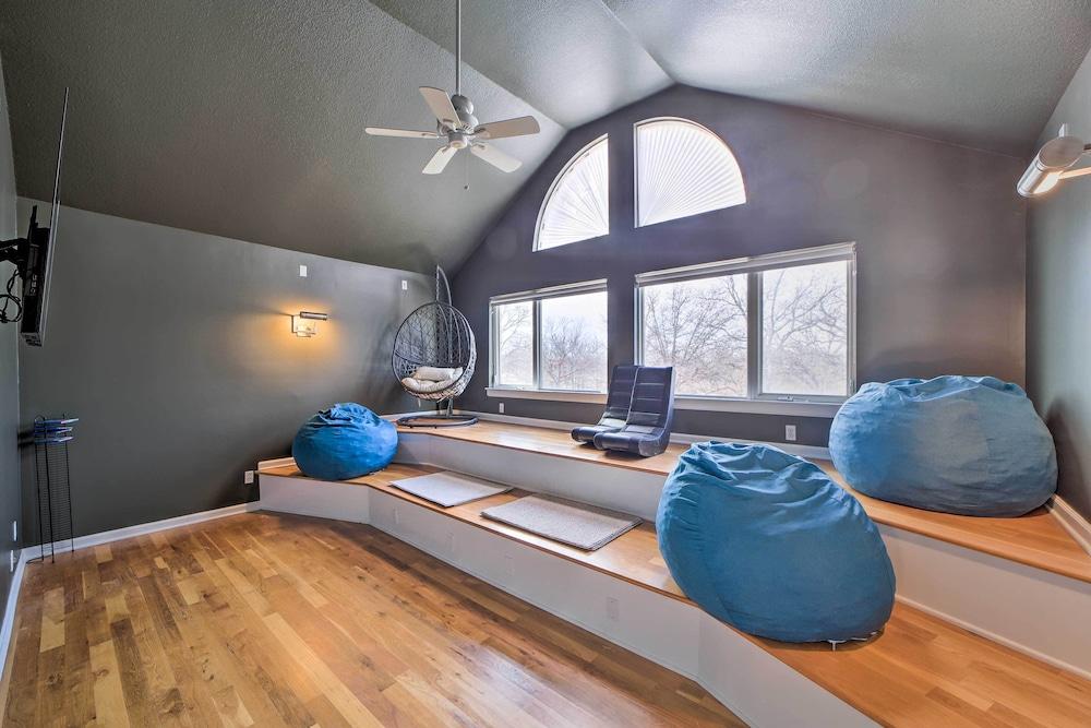 Grand Tulsa Getaway With Private Pond, Dock & Deck