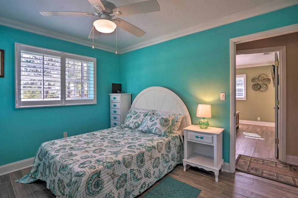 Relaxing Punta Gorda Getaway w/ Fire Pit!