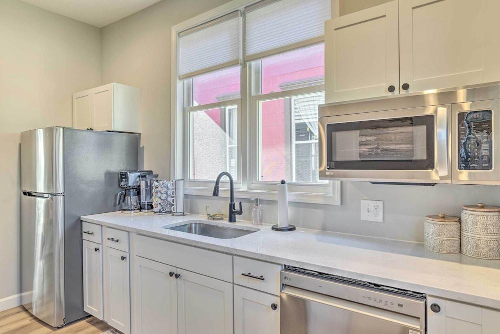 Quaint + Cozy Indianapolis Getaway w/ Yard!