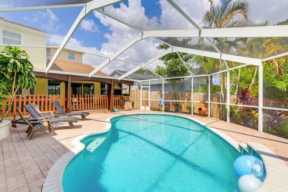 4 Mi to Beaches: Alluring Largo Hideaway!