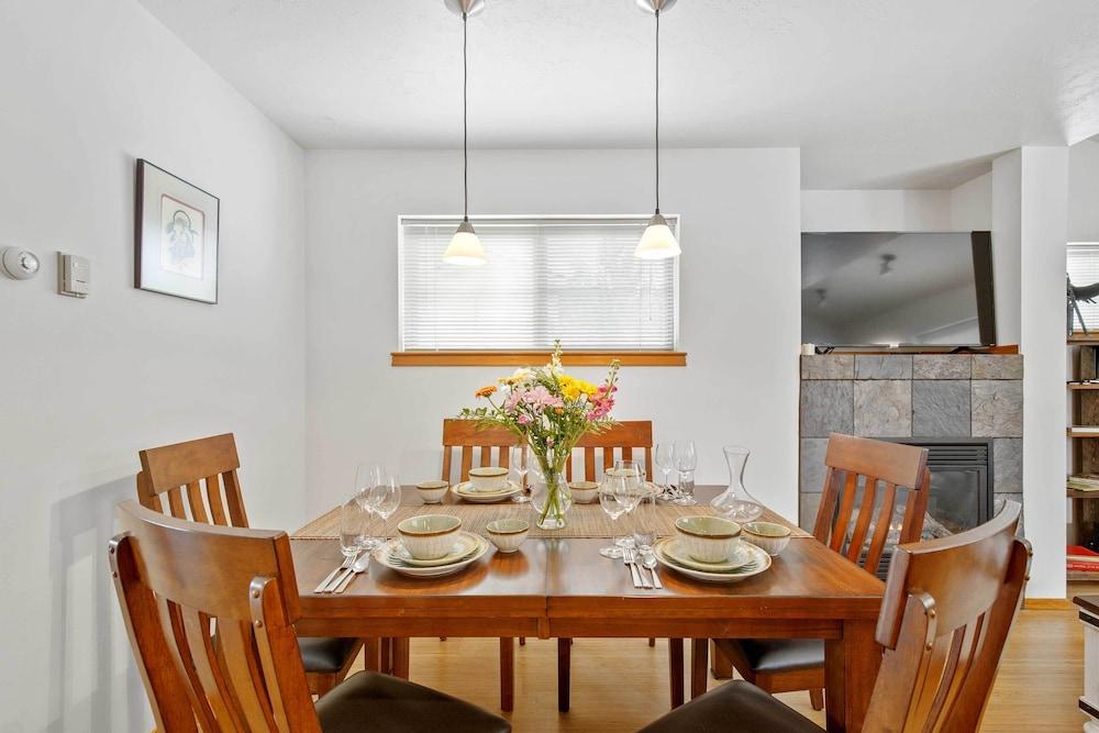 'heart of Bozeman' Townhome w/ Patio Near MSU