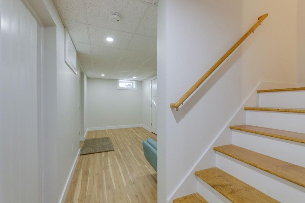 Sun-dappled Retreat - Walk to Wickaboag Lake!