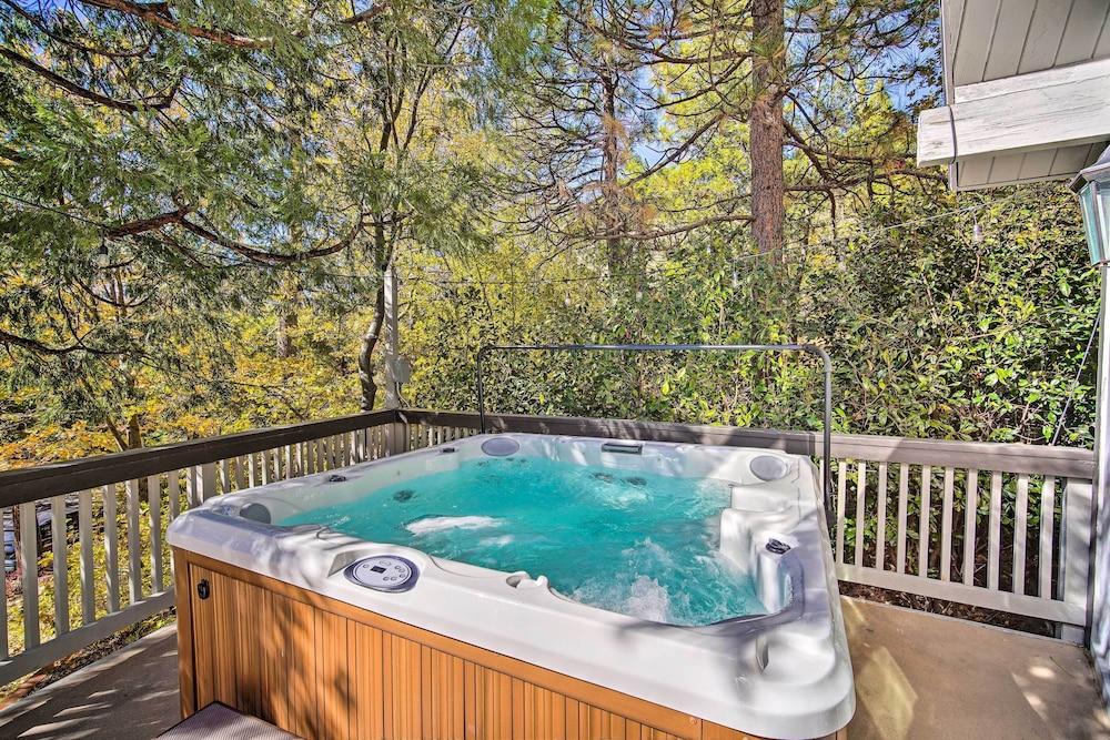 Lake Arrowhead Cabin w/ Game Room + Hot Tub!