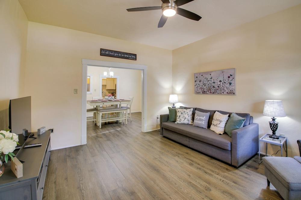 Walk to Dtwn Hot Springs: 'lazy Daze Bungalow'