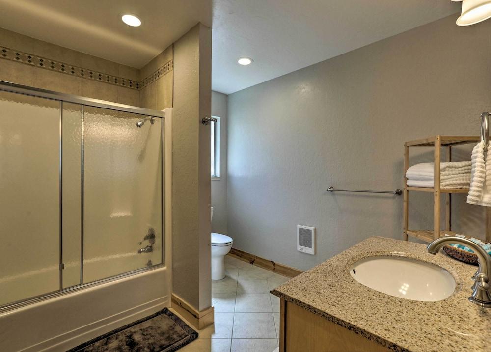 South Lake Tahoe Cabin ~ 7 Mi to Ski Resort!