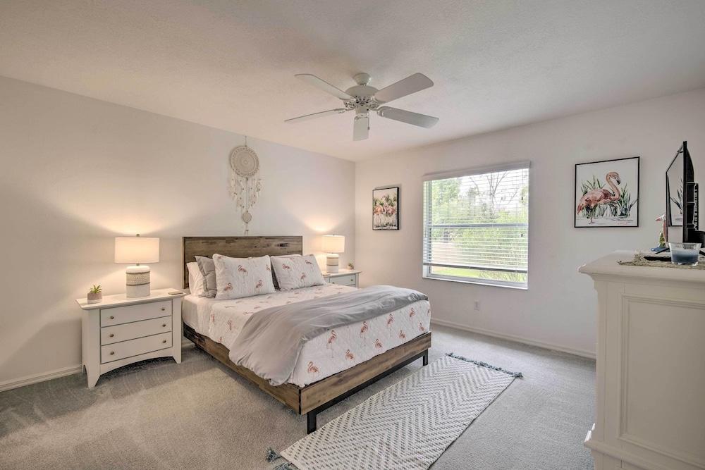 Crystal River Gem Near Three Sisters Springs!