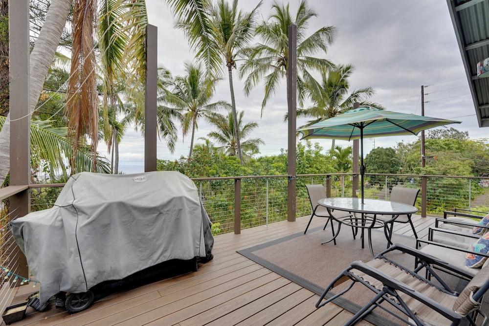 Breezy Kailua-kona Bungalow w/ Lanai & Ocean View!