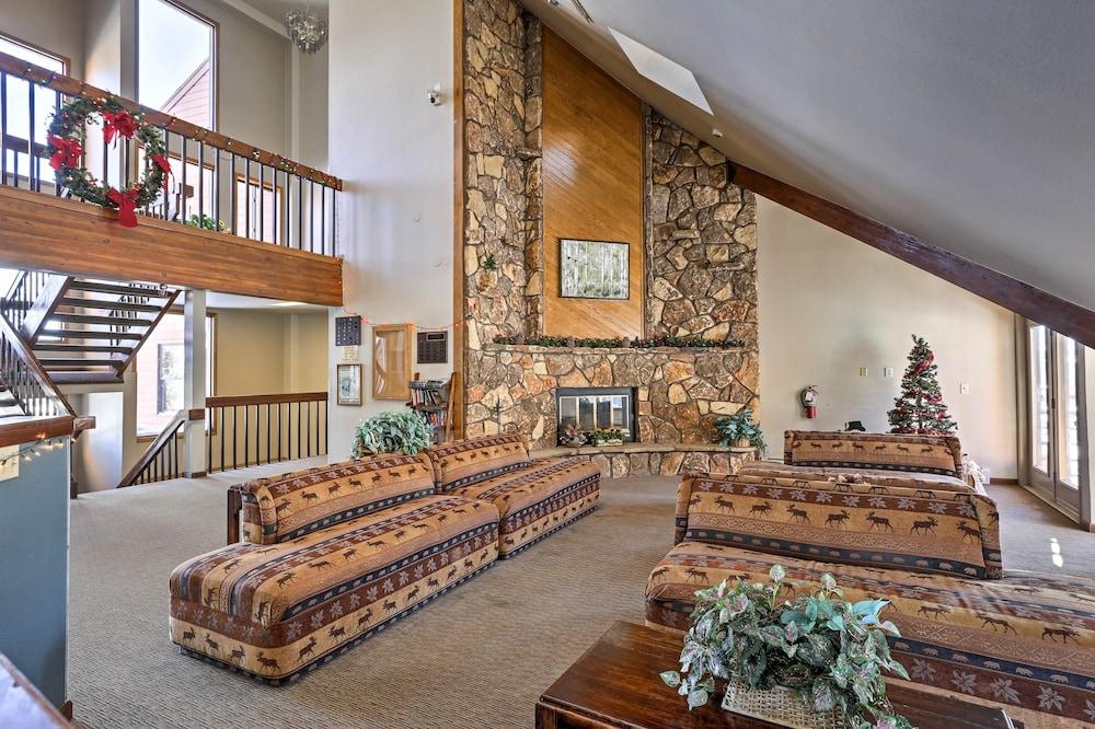 Condo w/ Balcony & Fireplace in Silverthorne!
