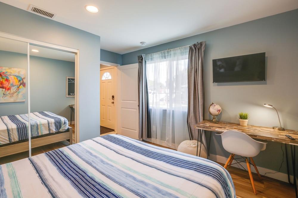 Walk to Dining & Chula Vista Center: Modern Duplex