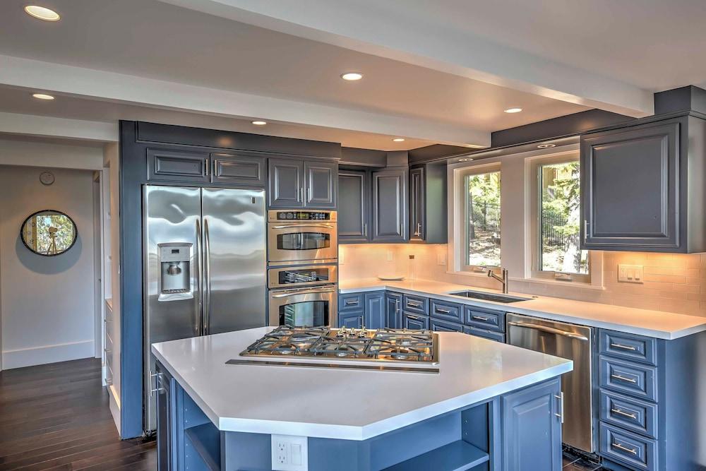 10 Mi to Skiing: Tahoe City A-frame Home