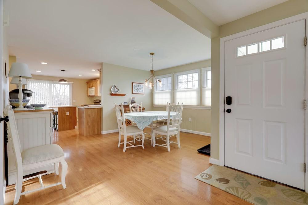 Westerly Retreat ~ 1/4 Mi to Private Beach!