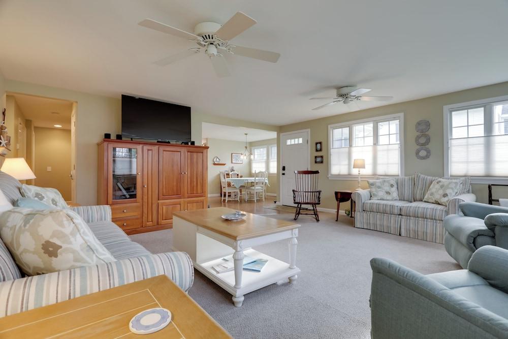 Westerly Retreat ~ 1/4 Mi to Private Beach!