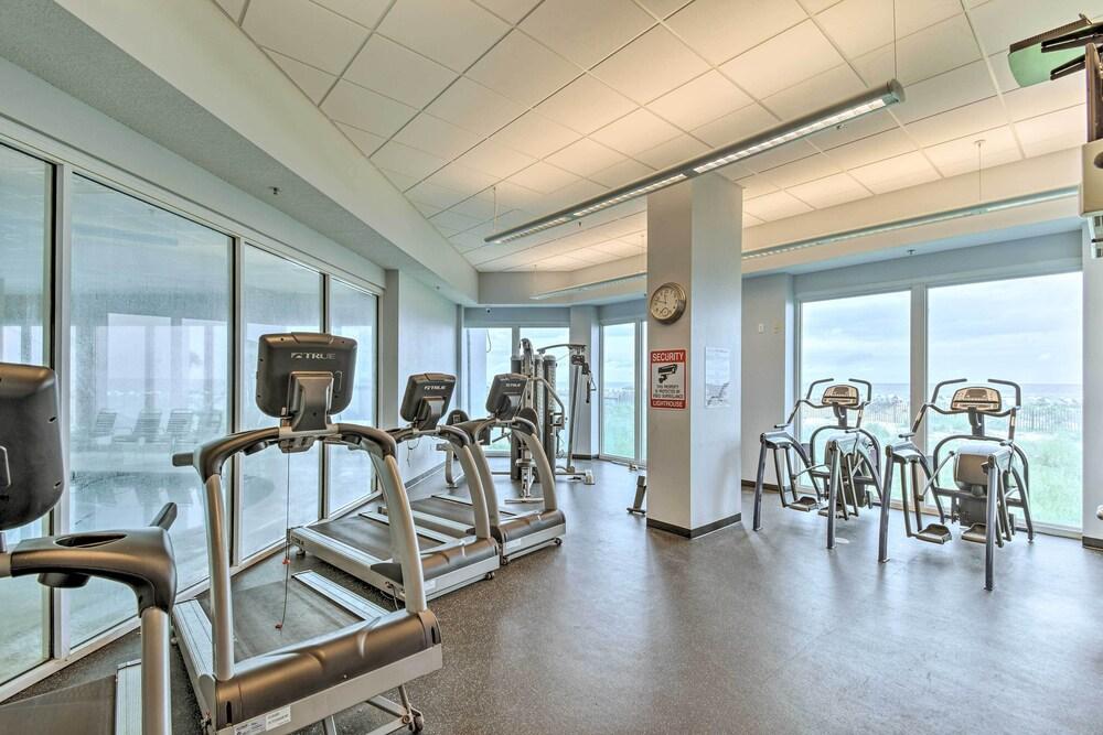 Beachside Corner-unit Condo in Gulf Shores!