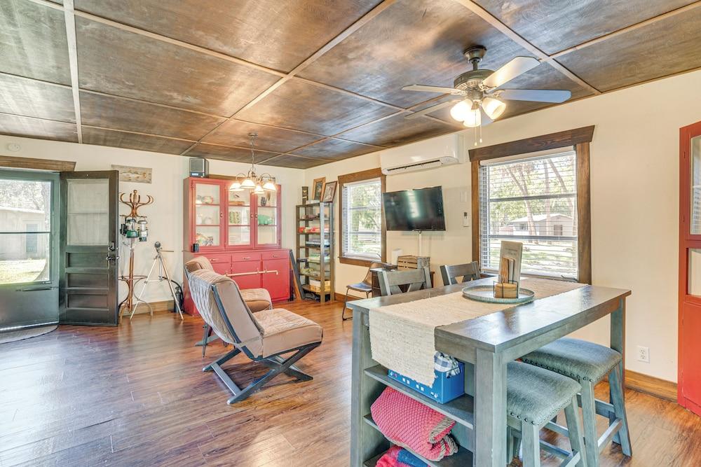 Waterside Anglers Heaven: Crooked River Fish Camp